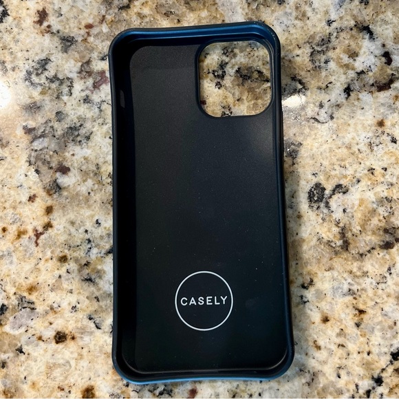 NWOT iPhone 12/12 Pro Case Into The Wild Classic Ultra-Slim Design by Casely - Picture 5 of 5